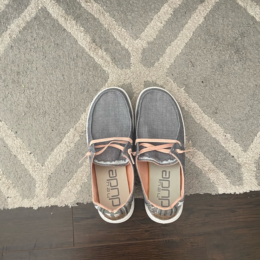 Hey Dude Women’s Gray Canvas Slip-On Shoes with Pink Accents Size 7